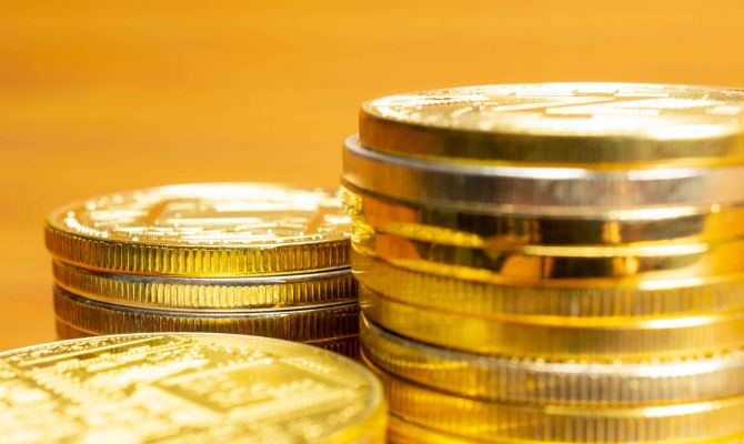 Эксперты советуют тулякам делить сбережения между рублями и золотом