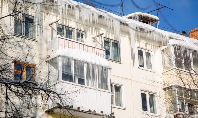 Над головами туляков нависают 5-метровые сосульки: что ждет нерадивые управляющие компании