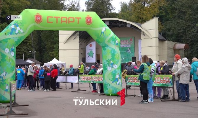 В центре Тулы пенсионеры взяли в руки палки и выявили сильнейшего