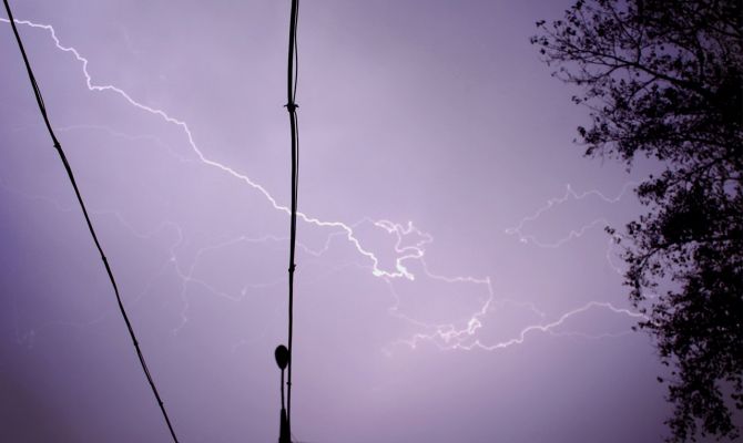 В ночь на 24 ноября туляков напугала гроза: откуда она в конце ноября
