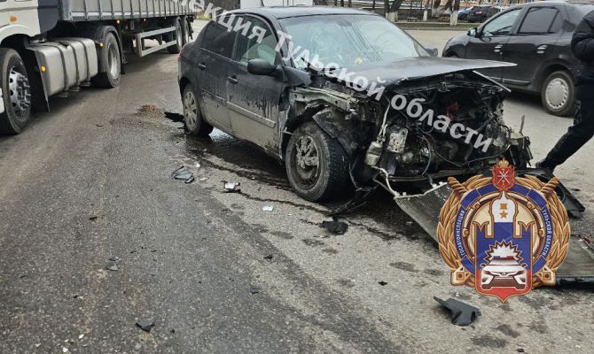 На улице Рязанской в Туле 30-летняя женщина устроила ДТП