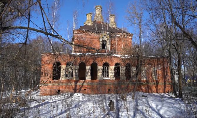 В Плавске разрушается столетний храм Всех Святых