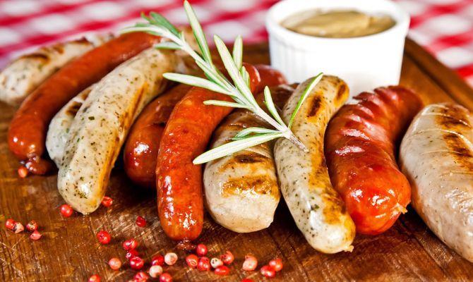 Сальмонеллу, листерии и кишечную палочку нашли в колбасках