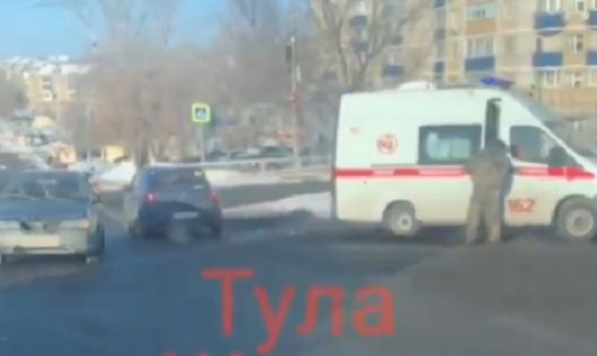 В Туле машина скорой помощи попала в ДТП