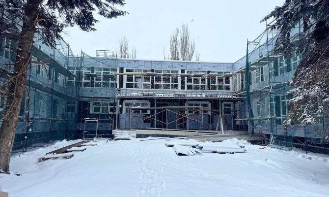 Соцобъекты в Мариуполе продолжают восстанавливать специалисты из Тулы