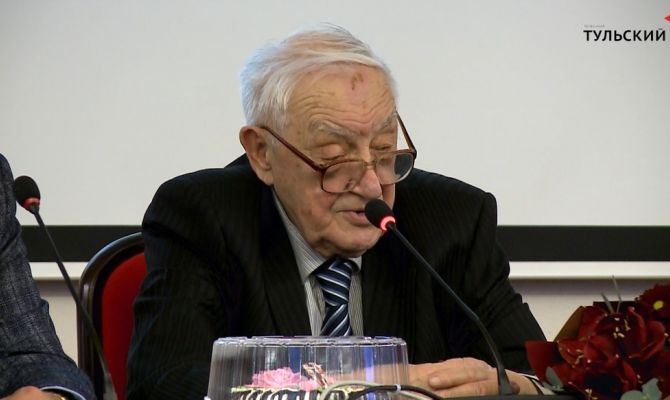 Тульский оружейник Леонид Степанов стал героем книги