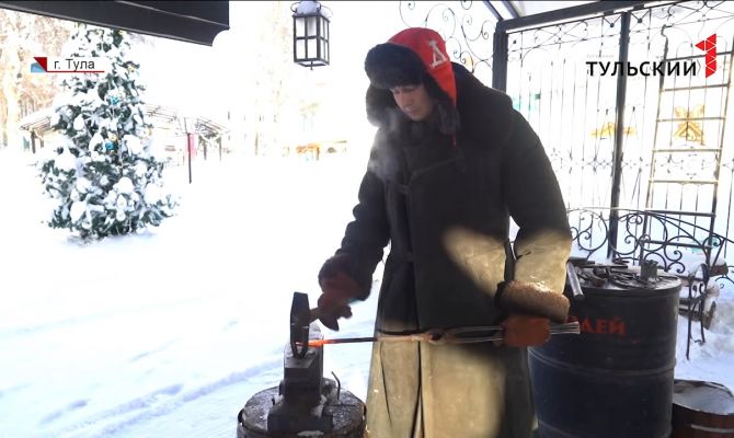 Тульского кузнеца признали одним из лучших в России