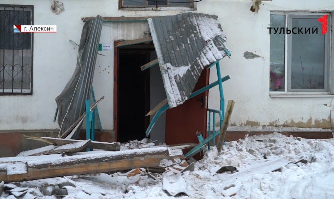 Без крыши над головой: какая судьба ждет жителей алексинского дома после обрушения кровли