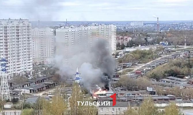 На Новомедвенском проезде в Туле загорелись гаражи