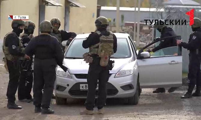 Тульские бойцы СОБРа задержали вооруженных пассажиров иномарки
