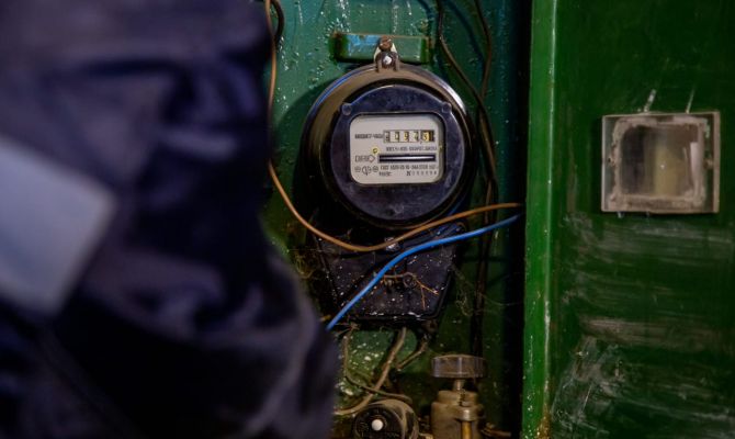 В Новомосковске местного жителя оштрафовали за самовольное подключение к электросетям