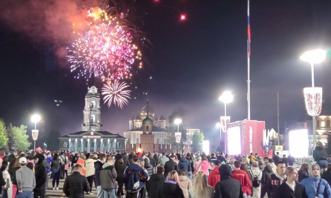 В Туле прогремел праздничный салют в честь Дня Победы