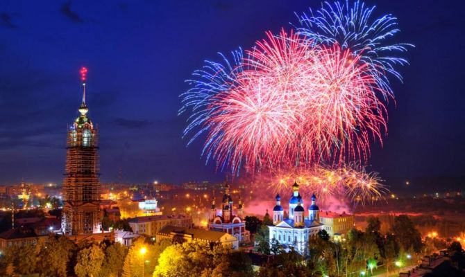 Страна масштабно отметила День России