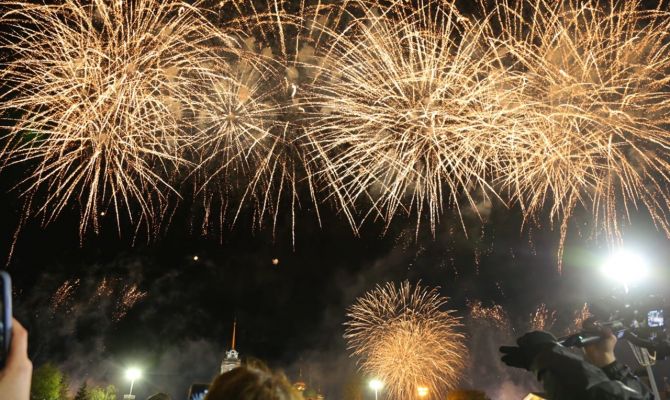 Российские регионы отменяют новогодние фейерверки
