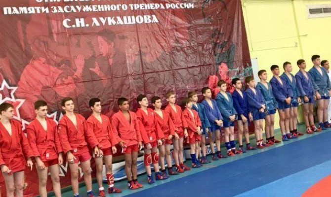 Тульские самбисты привезли три медали с соревнований в Москве