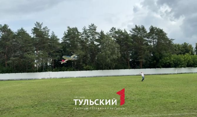 Мастер по авиамодельному спорту из Тулы показал, как проходит полет