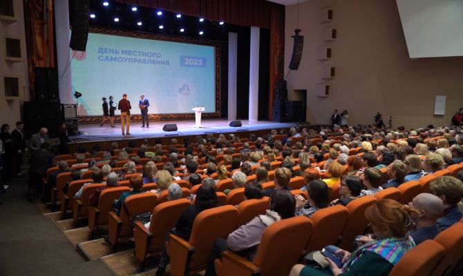 Нить между гражданами и властью: в Туле наградили сельских старост и лидеров ТОС