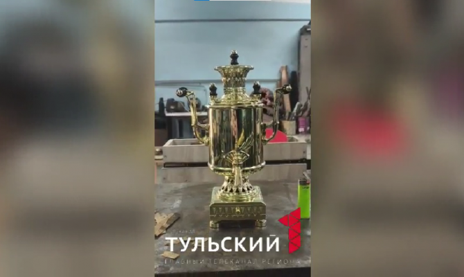 Тульские мастера-самоварщики сделали действующую водогрей-шкатулку