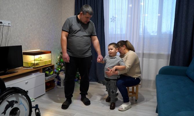 Лекарство за 150 млн: как живет Саша СМАйлик после излечения от смертельной болезни