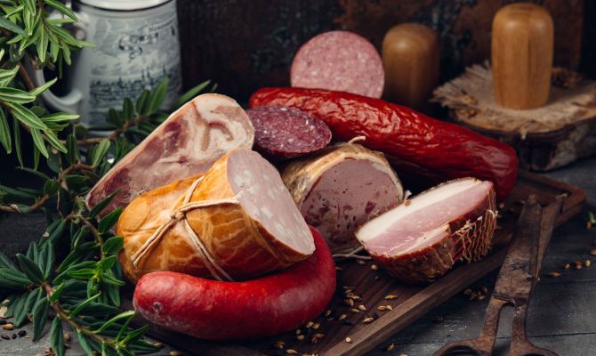 Более 400 тонн колбасных изделий произвели в Тульской области