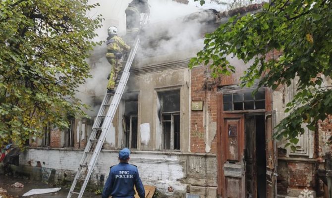 За сутки тульские спасатели потушили пять пожаров 