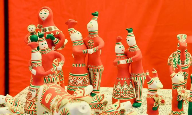 Гостей фестиваля "Сказки деда Филимона" в Одоеве научили делать "птичек счастья"