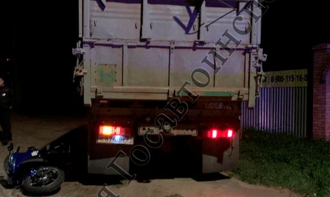 Попавший в ДТП с "КамАзом" мотоциклист скончался 