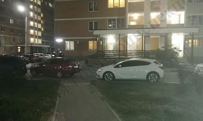 В Туле во дворе дома автомобиль сбил 8-летнего ребенка