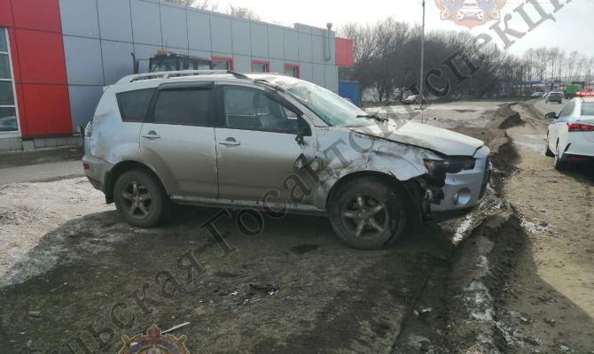 Один из водителей госпитализирован: в Туле столкнулись «Mitsubishi» и «Land Rover»