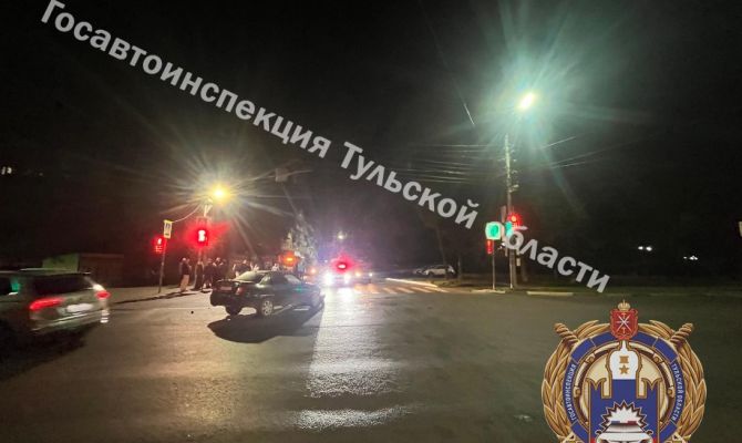 На улице Кутузова в Туле легковушка сбила мотоциклиста 