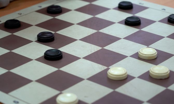 Сдать 5 шашек и пройти в дамки: туляк стал серебряным призером Первенства России с необычной комбинацией 