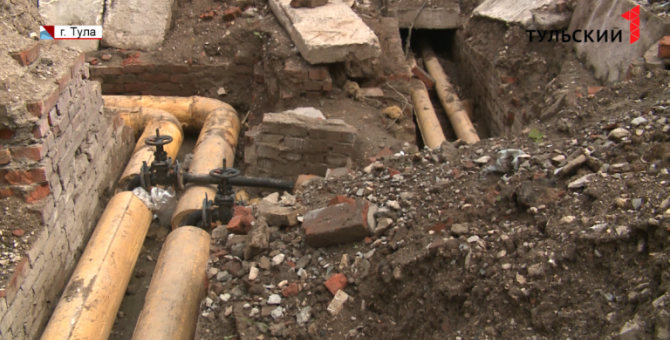 Уже три месяца в одном из дворов Тулы ремонтируют теплосети