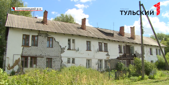 Под Богородицком рухнула часть фасада здания