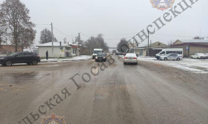 В Щекино Renault MEGAN на перекрестке сбил пешехода