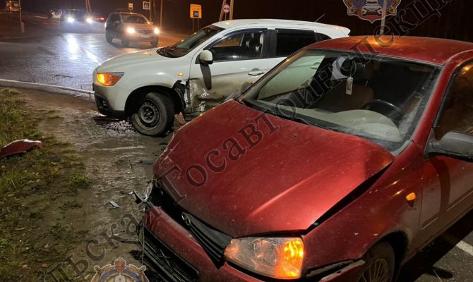 В Тульской области выезжавший на главную Mitsubishi ASX не уступил дорогу Lada Kalina