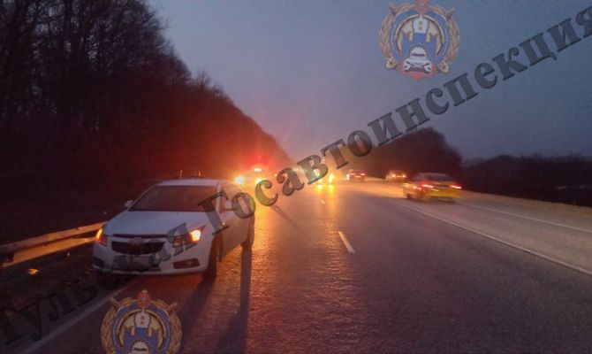 На трассе М-2 в Щекинском районе столкнулись 2 иномарки