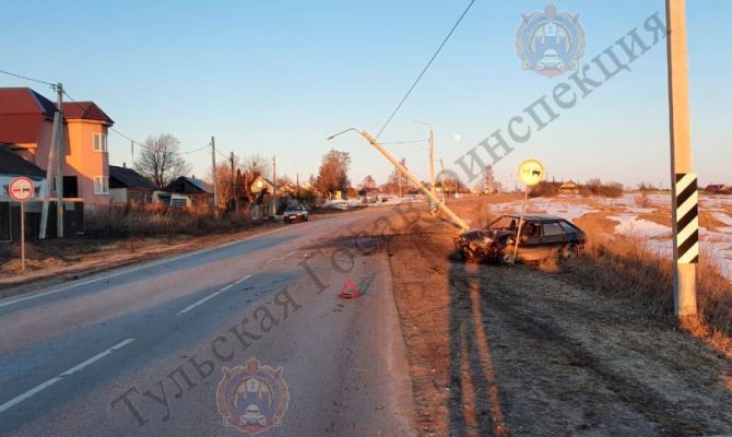 В Щекинском районе 21-летняя девушка на Renault Duster пошла на обгон и устроила ДТП