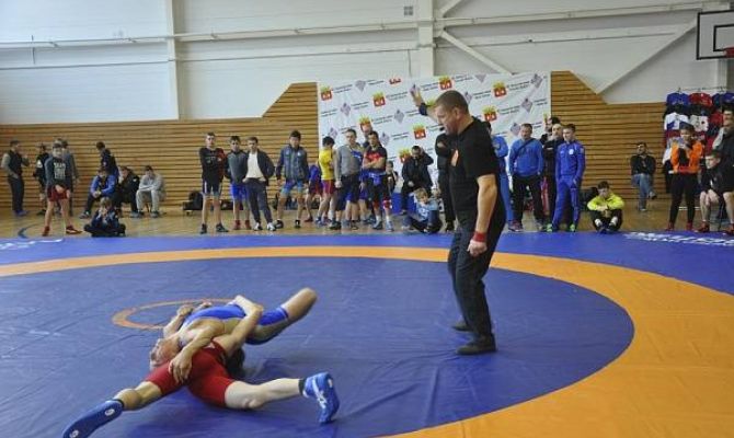 В Щекине открыли Всероссийский турнир по вольной борьбе