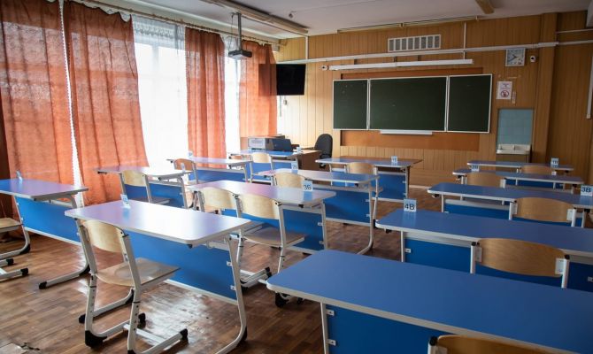 Напавшего на учителей школьника переведут на домашнее обучение