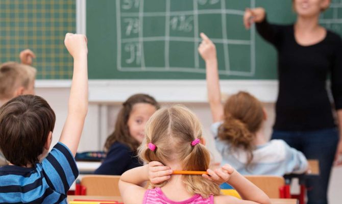 В Госдуме предложили продлить летние каникулы