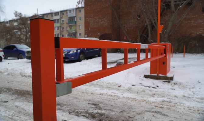 "Дворовые войны": как обычные шлагбаумы стали предметом споров у туляков