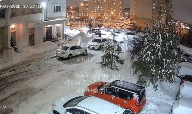 С крыш домов в Туле начал сходить снег