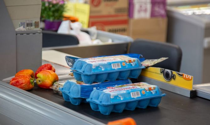 Названы неочевидные продукты, которые ведут к ожирению печени