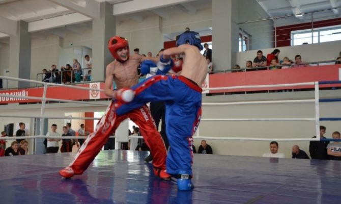 В щекинском поселке Первомайский прошел турнир по кикбоксингу 