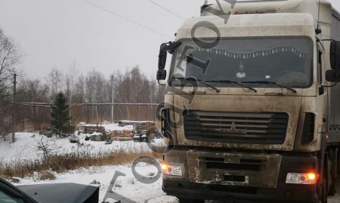 В Суворове 27-летняя женщина на KIA врезалась в фуру