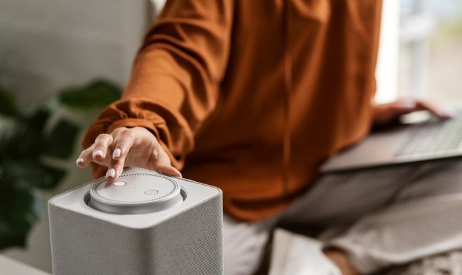 билайн: продажи умных колонок в 2024 году взлетели в 2 раза