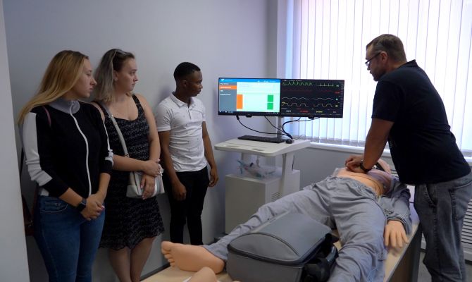 30 раз в минуту: как тульские медики осваивают непрямой массаж сердца