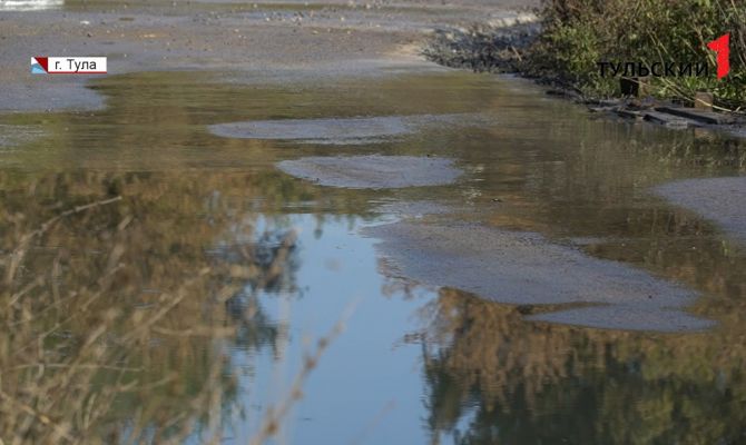 В поселке Большой Тулы улицу затапливает канализация