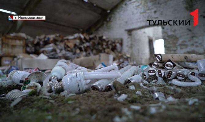 Отходы наивысшего класса опасности: под Новомосковском обнаружен склад с ртутными лампами