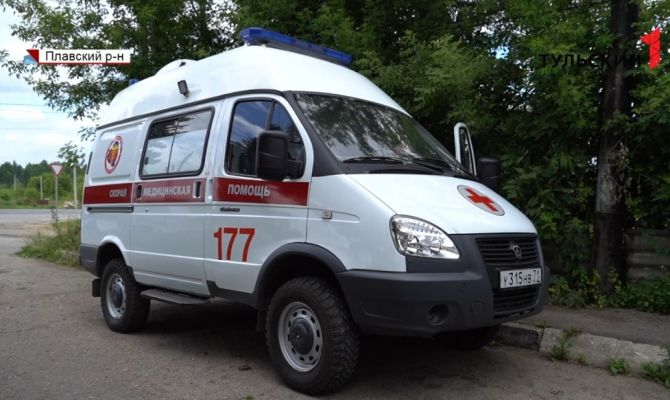 Опасная профессия: врачей "скорой помощи" на вызове встретили с кулаками и с ножом